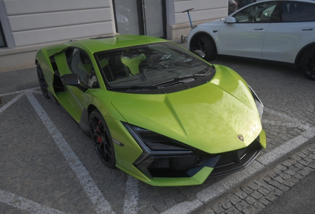 Lamborghini Revuelto