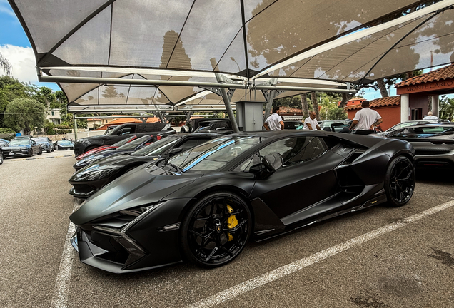 Lamborghini Revuelto