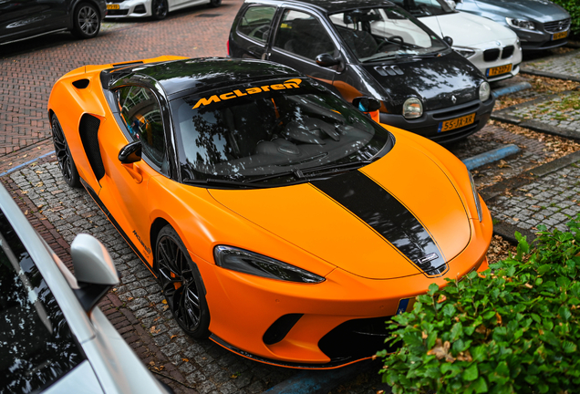 McLaren GT