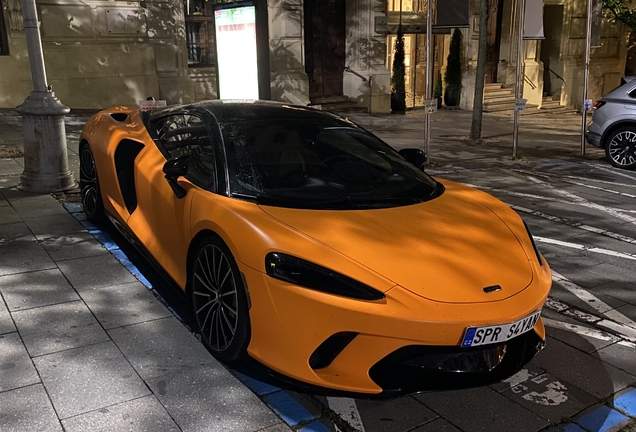 McLaren GT