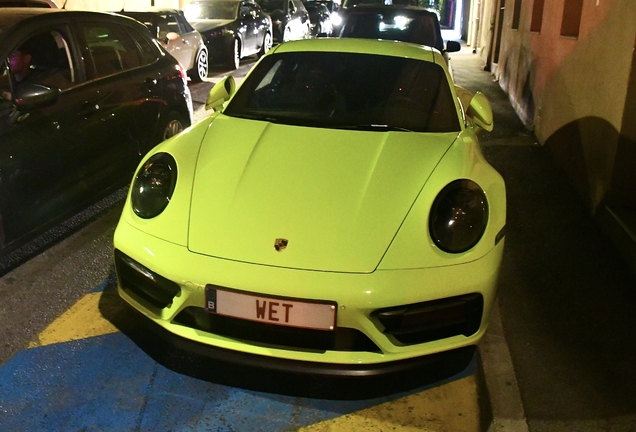 Porsche 992 Carrera 4 GTS