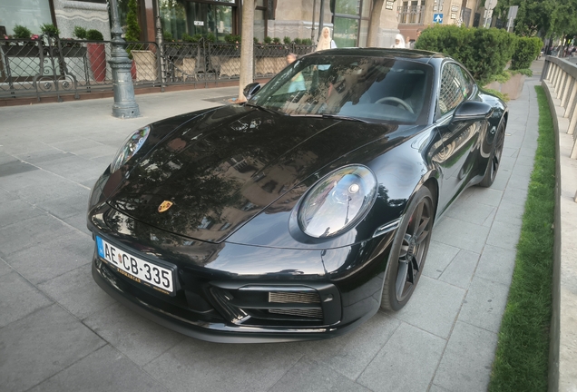 Porsche 992 Carrera 4 GTS