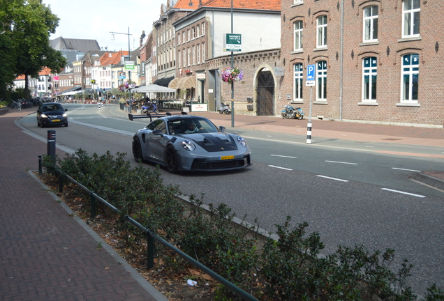 Porsche 992 GT3 RS Weissach Package