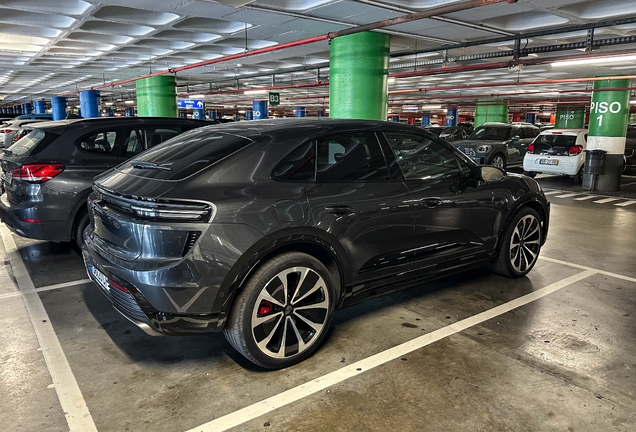 Porsche Macan EV Turbo