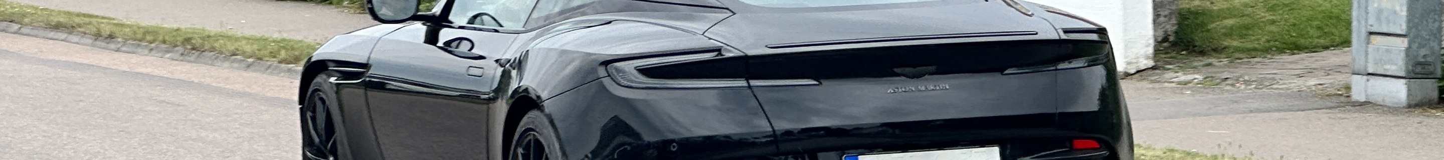 Aston Martin DB11 V8