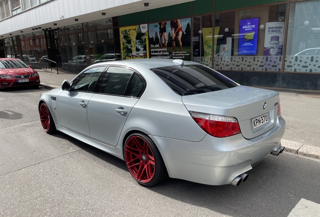 BMW M5 E60 2005