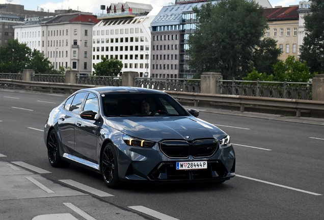 BMW M5 G90