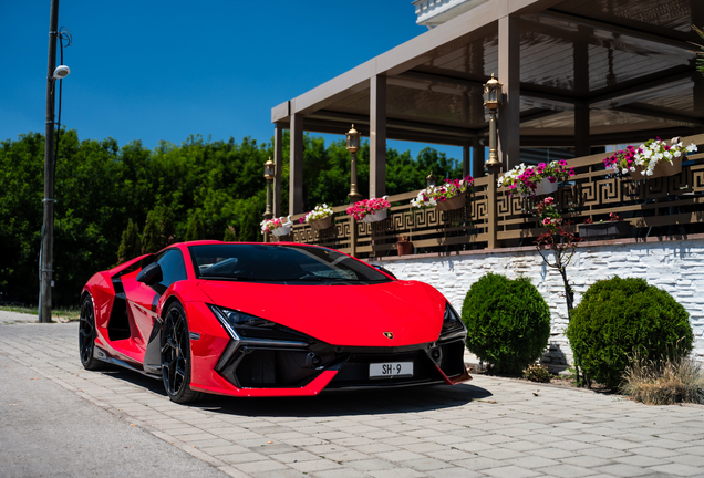 Lamborghini Revuelto
