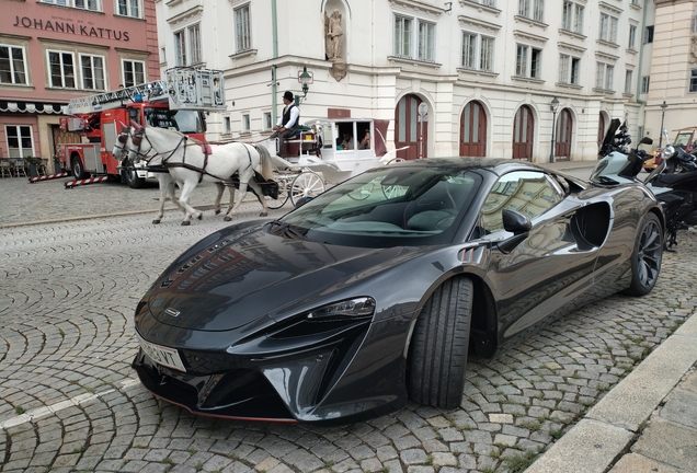 McLaren Artura Spider