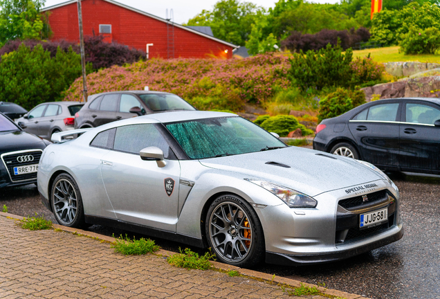 Nissan GT-R