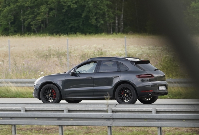 Porsche 95B Macan GTS