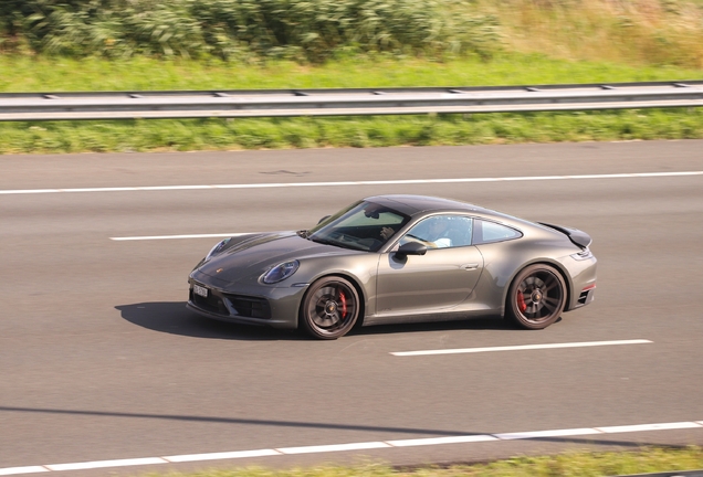 Porsche 992 Carrera 4 GTS