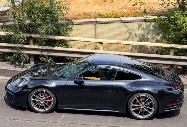 Porsche 992 Carrera 4S