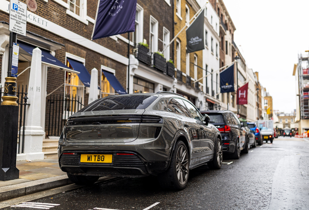 Porsche Macan EV Turbo