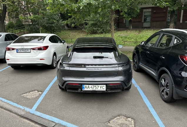 Porsche Taycan Turbo S Cross Turismo