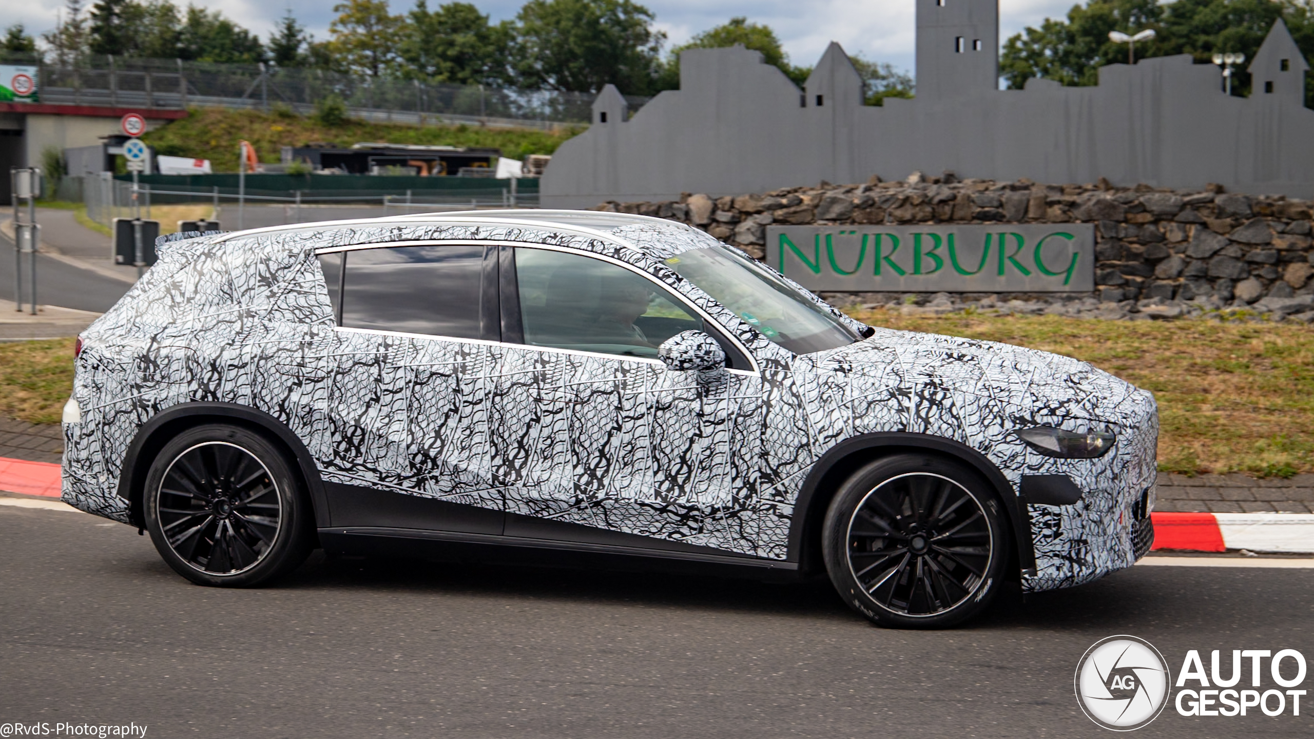 Mercedes-Benz EQC SUV 2025