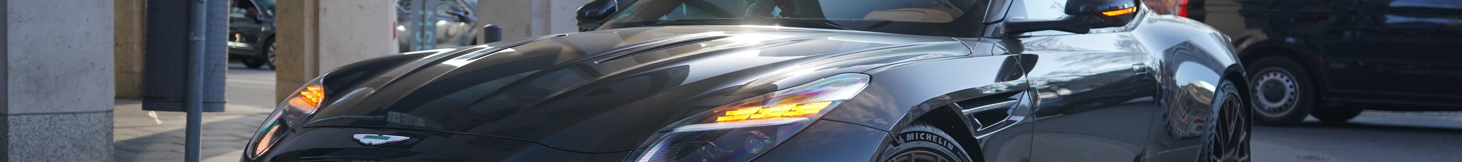 Aston Martin DB12