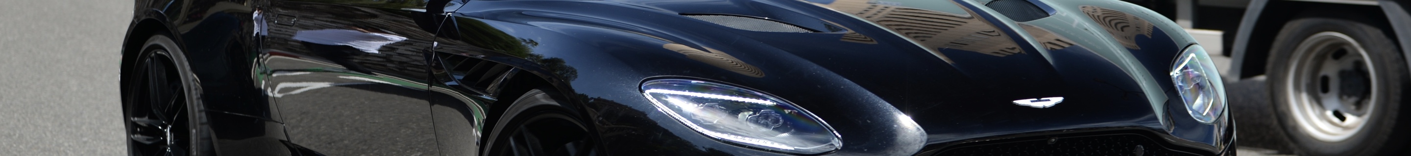 Aston Martin DBS Superleggera