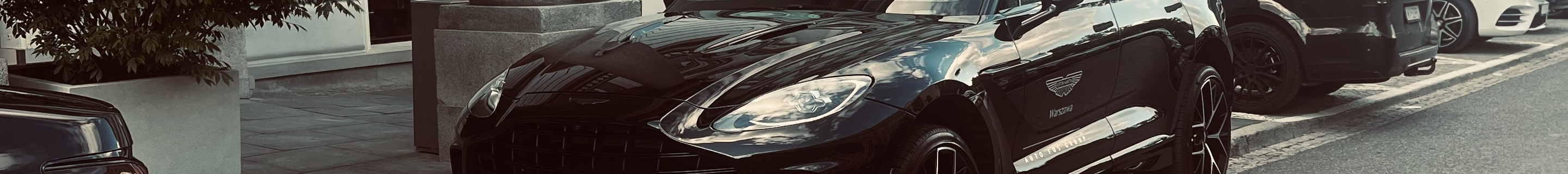 Aston Martin DBX707