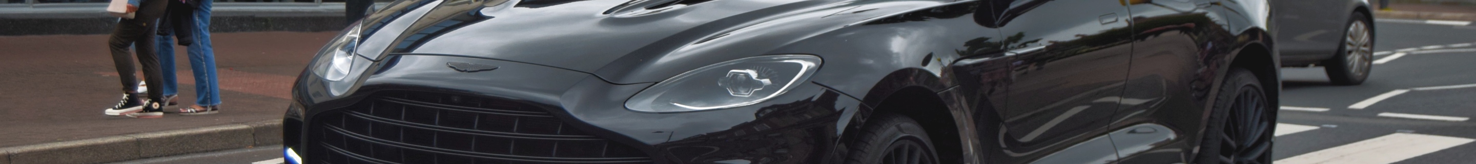 Aston Martin DBX707