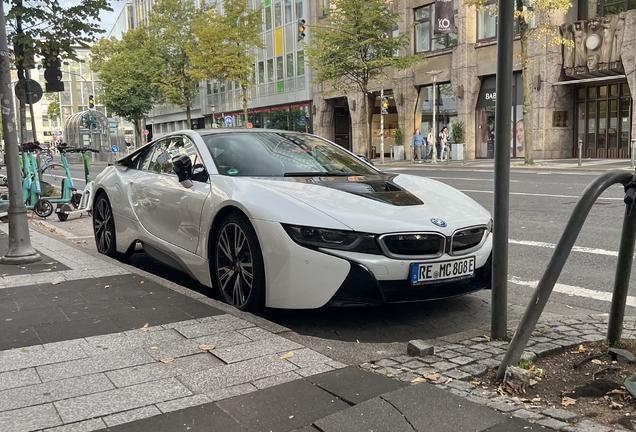 BMW i8