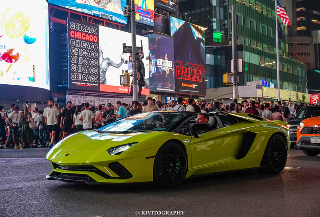Lamborghini Aventador S LP740-4 Roadster