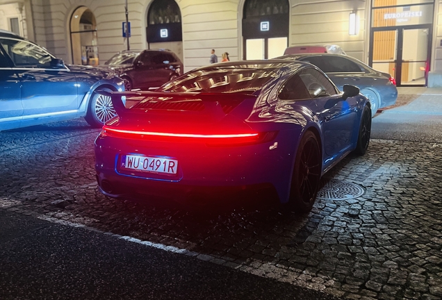 Porsche 992 Carrera 4 GTS