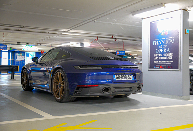 Porsche 992 Carrera 4 GTS