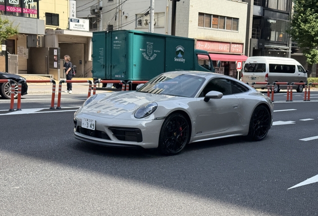 Porsche 992 Carrera 4 GTS