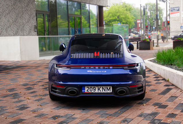 Porsche 992 Carrera 4S