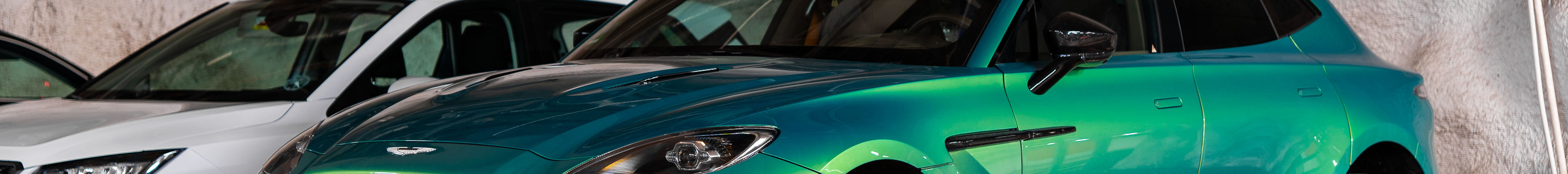 Aston Martin DBX707