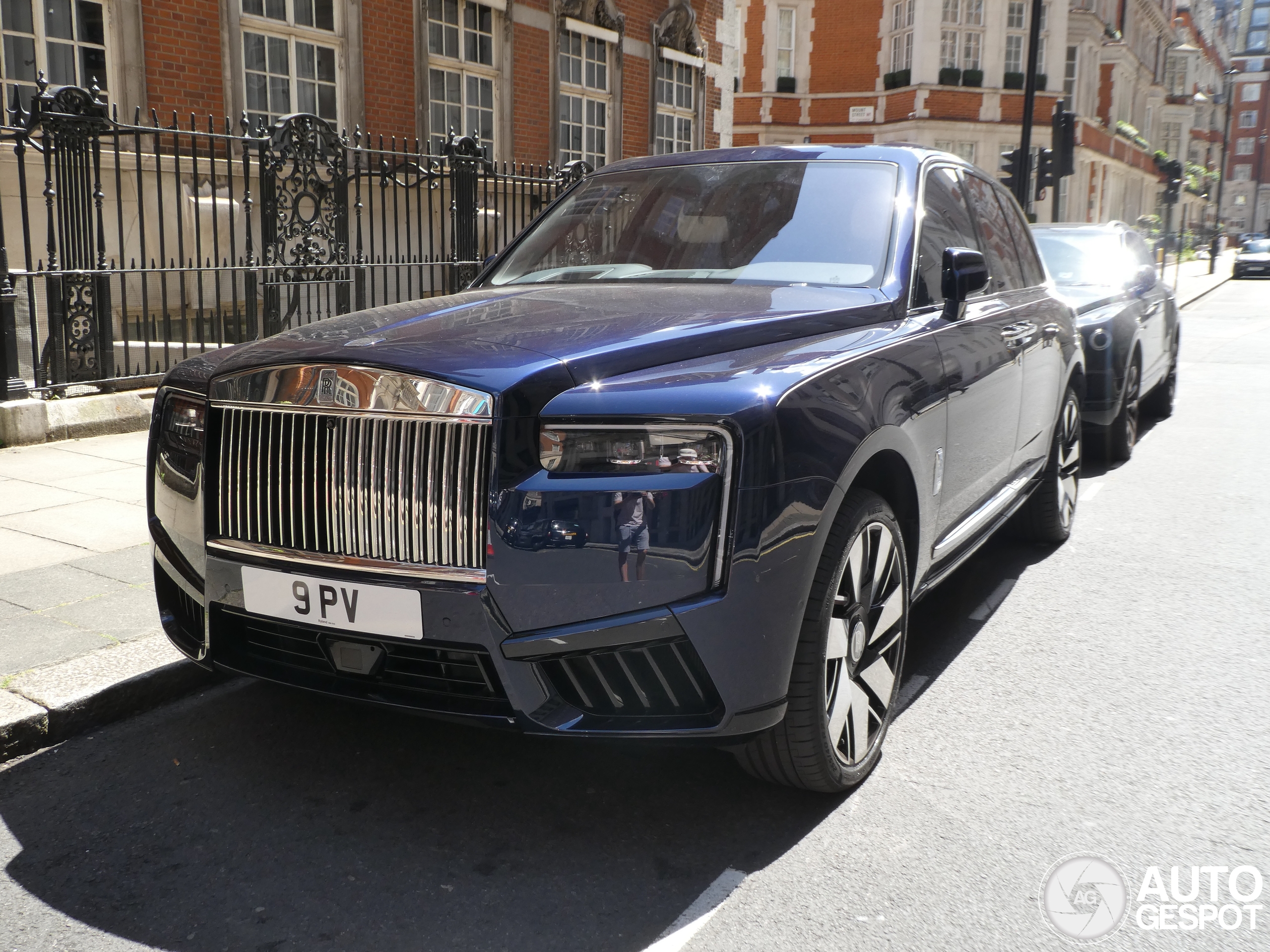 Rolls-Royce Cullinan torent boven de Bentayga uit