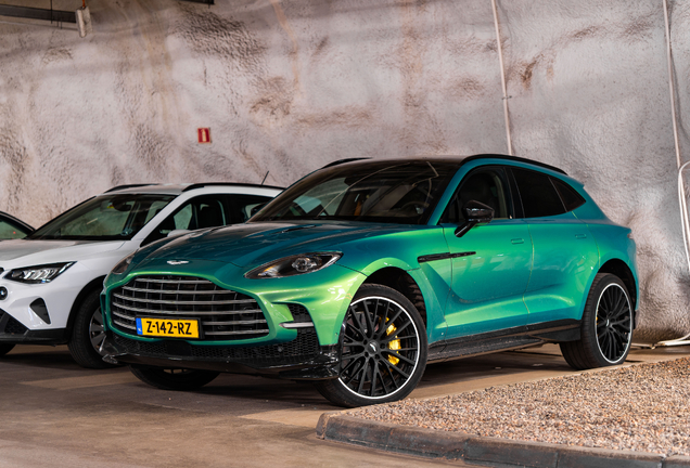 Aston Martin DBX707
