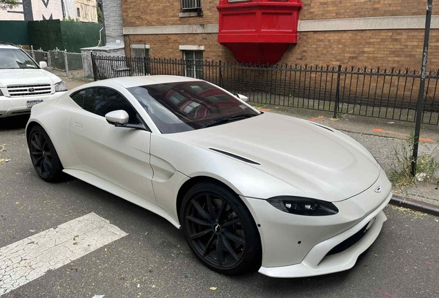 Aston Martin V8 Vantage 2018
