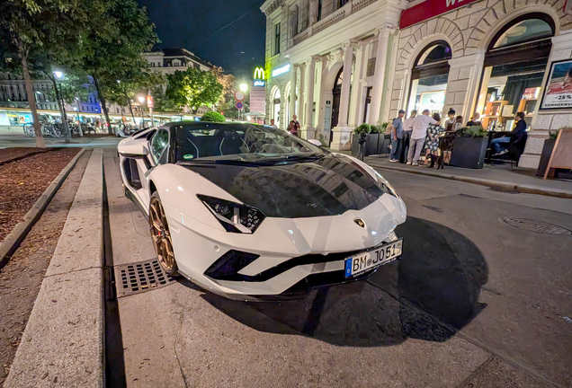 Lamborghini Aventador LP780-4 Ultimae Roadster