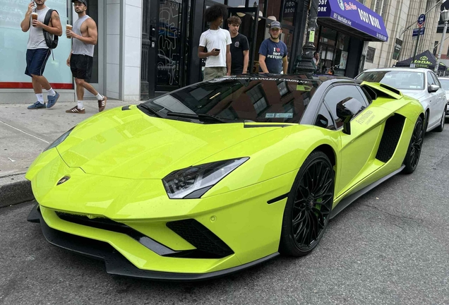 Lamborghini Aventador S LP740-4 Roadster