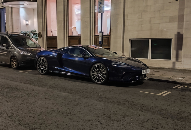 McLaren GT