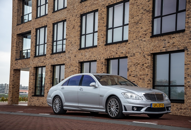 Mercedes-Benz S 63 AMG W221