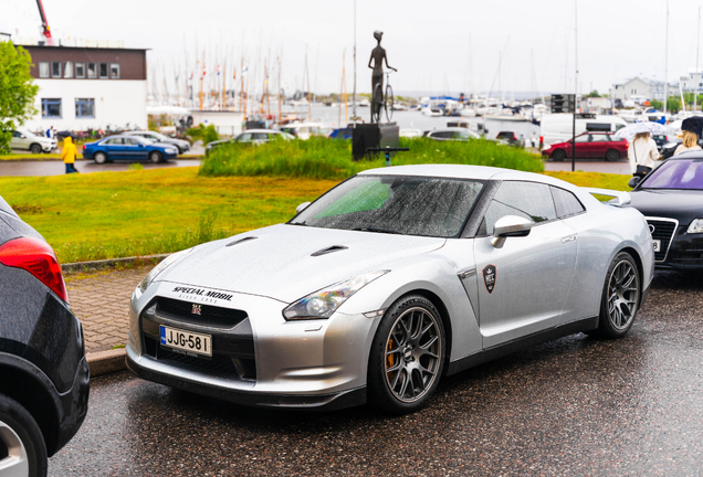 Nissan GT-R