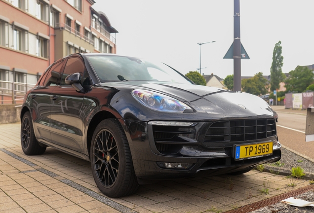 Porsche 95B Macan GTS