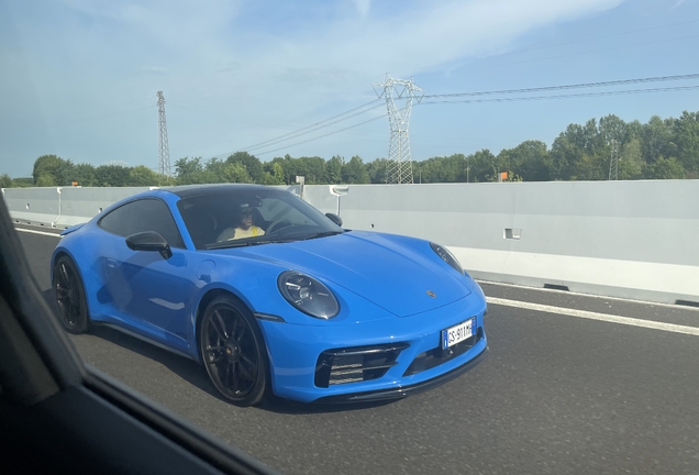 Porsche 992 Carrera 4 GTS