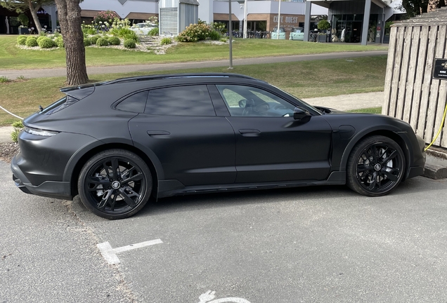 Porsche Taycan Turbo Cross Turismo