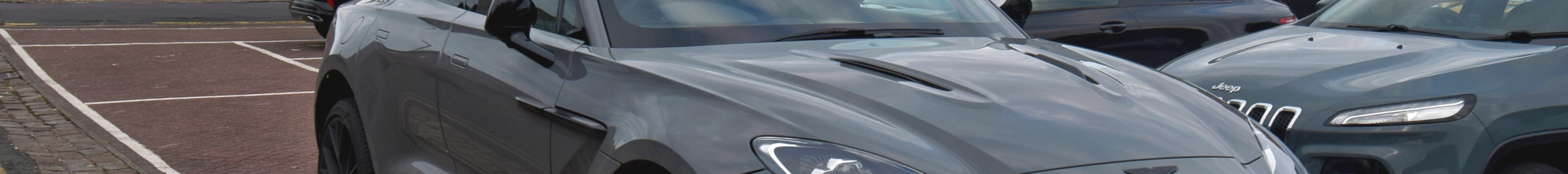 Aston Martin DBX707