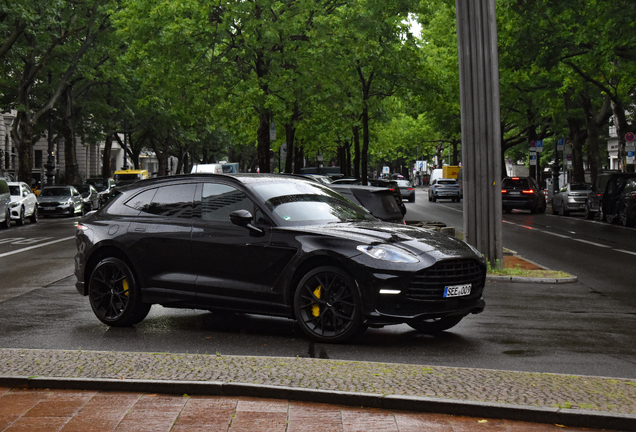 Aston Martin DBX707