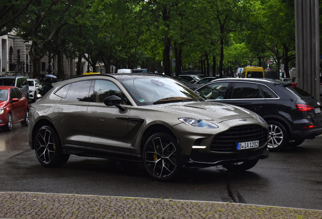 Aston Martin DBX707