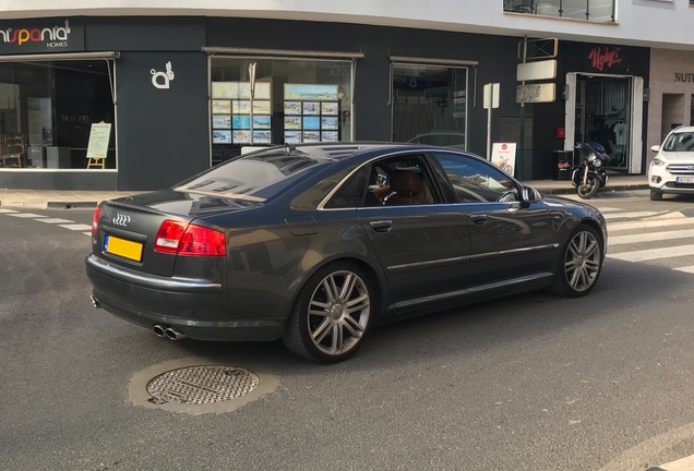 Audi S8 D3