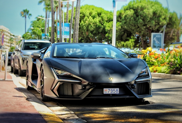 Lamborghini Revuelto