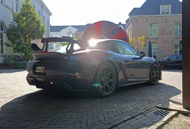 Porsche 718 Cayman GT4 RS