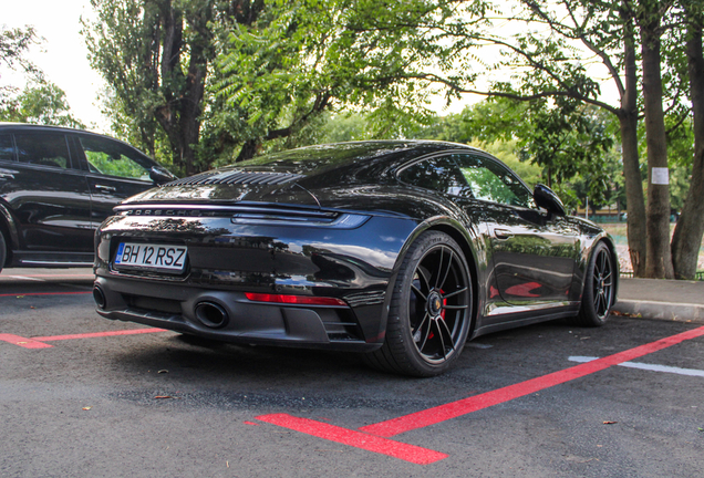 Porsche 992 Carrera 4 GTS