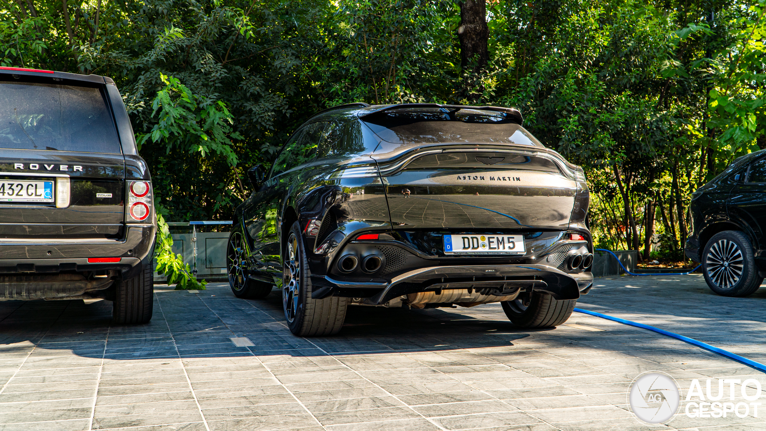 Aston Martin DBX707